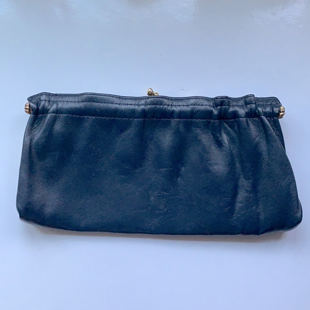 🦋3/$20 True Vintage Navy Blue Leather Clutch